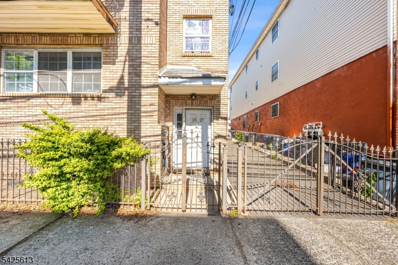 25 Norfolk St Property Photo 2