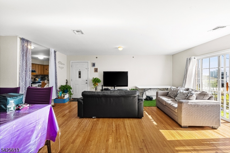 25 Norfolk St Property Photo 32