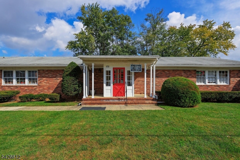 676 Amboy Ave Property Photo 1