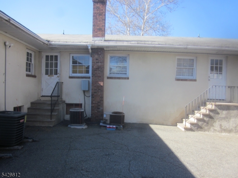 676 Amboy Ave Property Photo 5