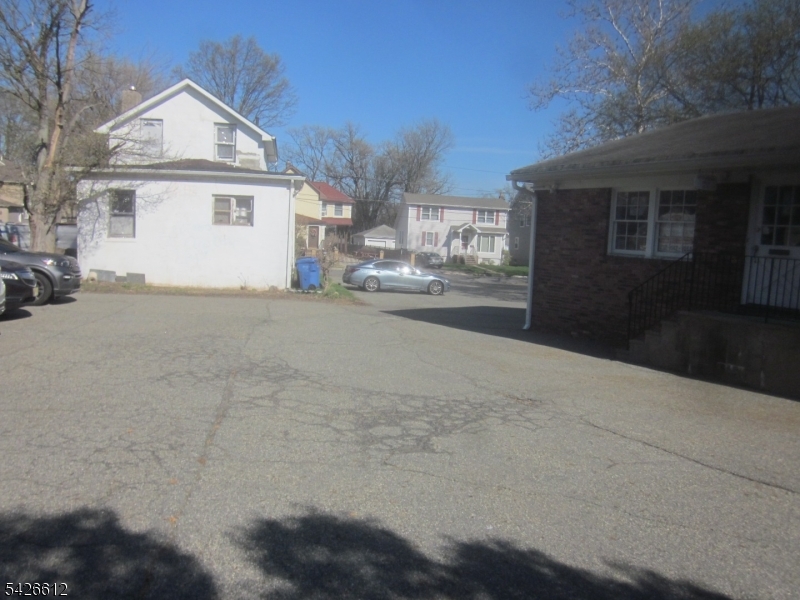 676 Amboy Ave Property Photo 7