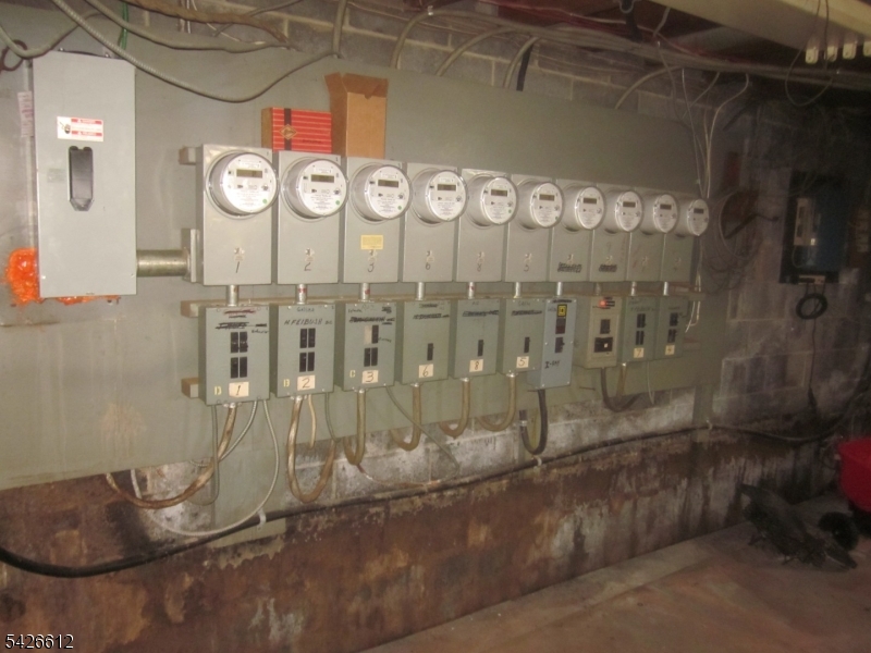 676 Amboy Ave Property Photo 16