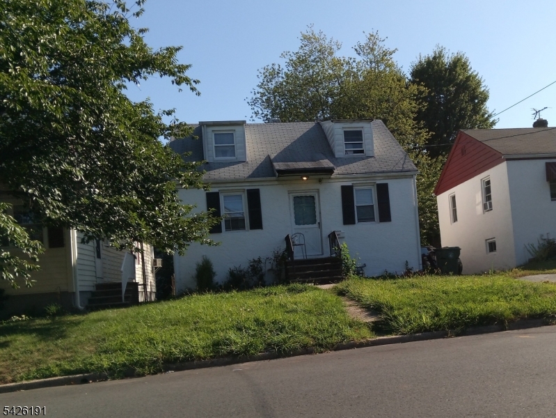 305 Woodlawn Ave Property Photo 1