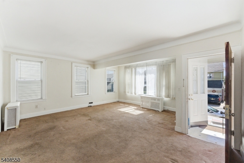 1602 Bayview Ave Property Photo 4