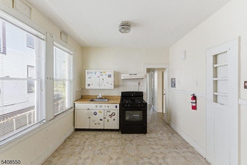 1602 Bayview Ave Property Photo 11