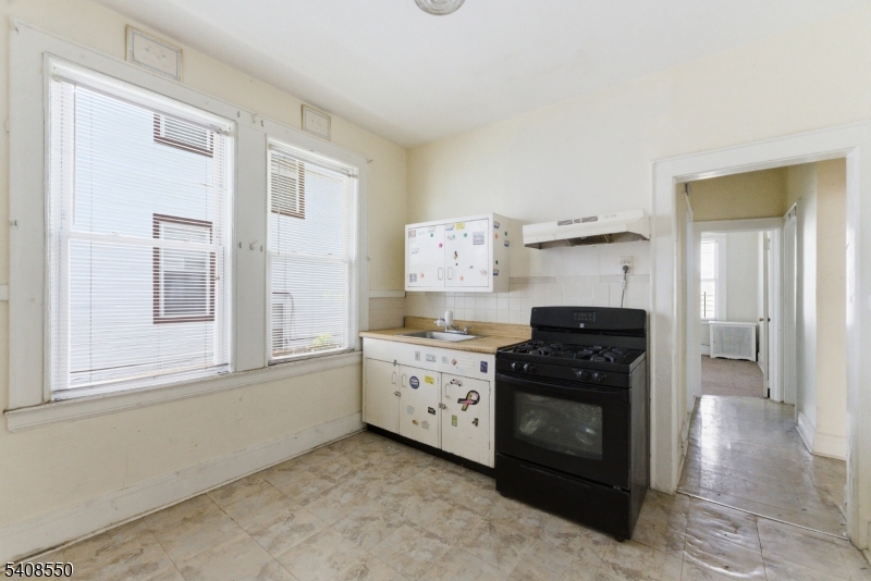1602 Bayview Ave Property Photo 12