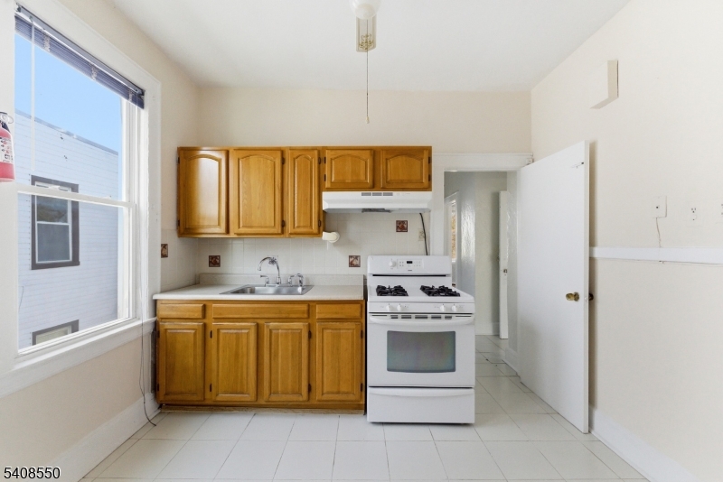1602 Bayview Ave Property Photo 14