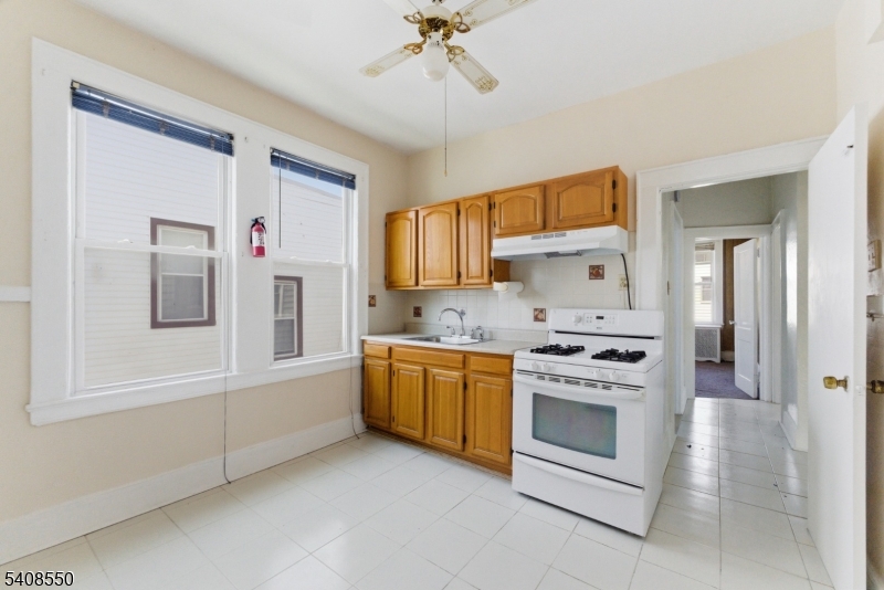 1602 Bayview Ave Property Photo 16