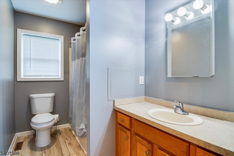 2 Oak St Property Photo 15