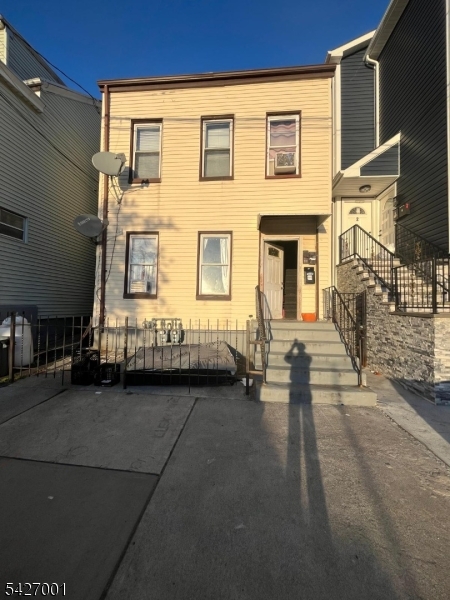 155 Beech St Property Photo 1
