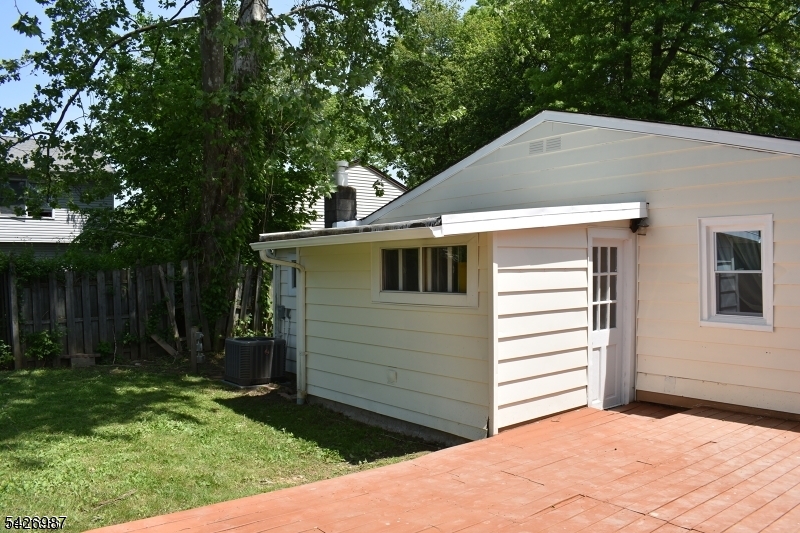 49 Mohawk Ave Property Photo 2