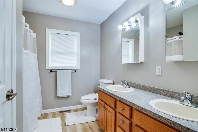 Oak St Property Photo 26