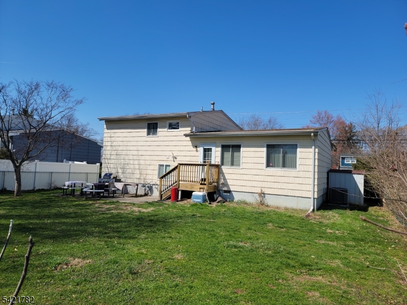 139 Throckmorton Ln Property Photo 3