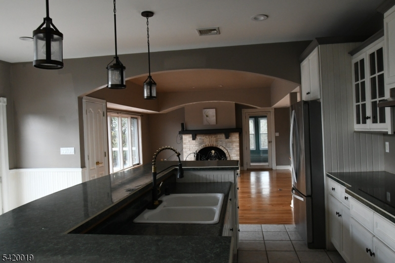 4 Highlands Ln Property Photo 13