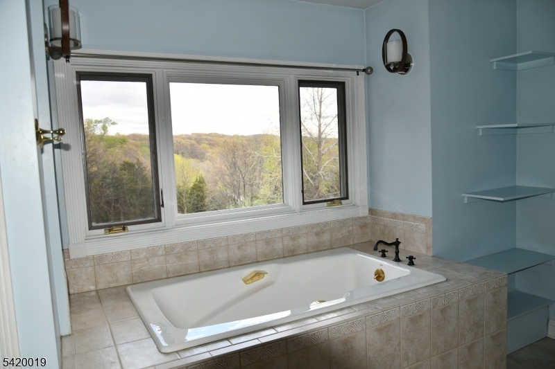 4 Highlands Ln Property Photo 23