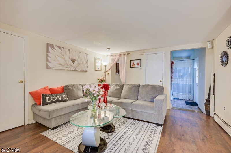 128 S Broadway Property Photo 4
