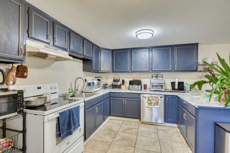 128 S Broadway Property Photo 7