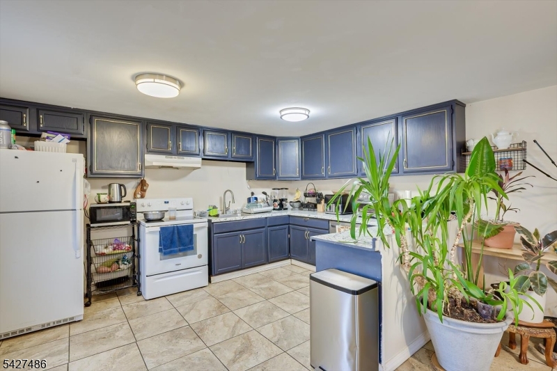 128 S Broadway Property Photo 8