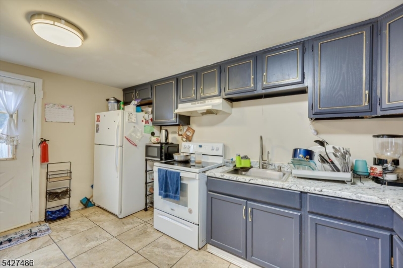 128 S Broadway Property Photo 9
