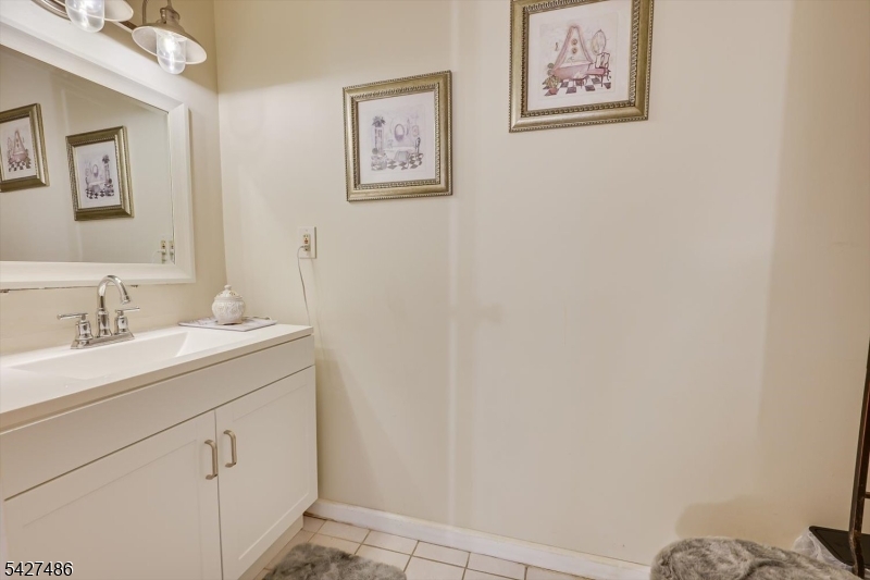 128 S Broadway Property Photo 10