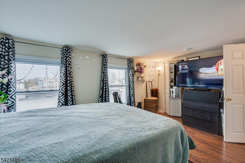 128 S Broadway Property Photo 14