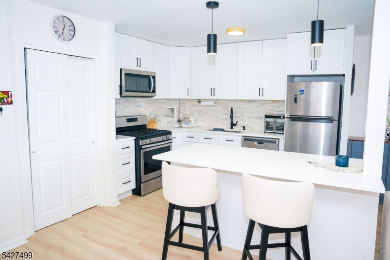276 Prospect St 5e Property Photo 4