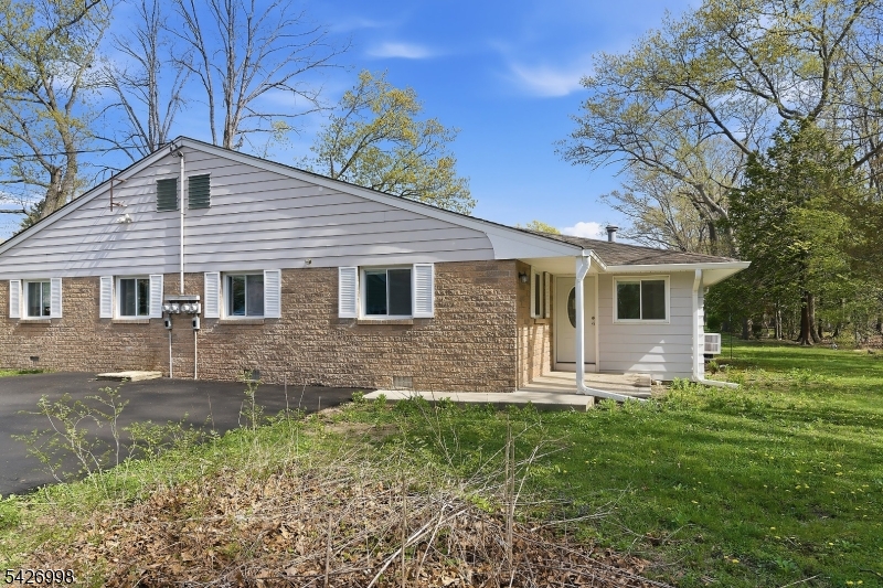 2 Heron Street D Property Photo 1