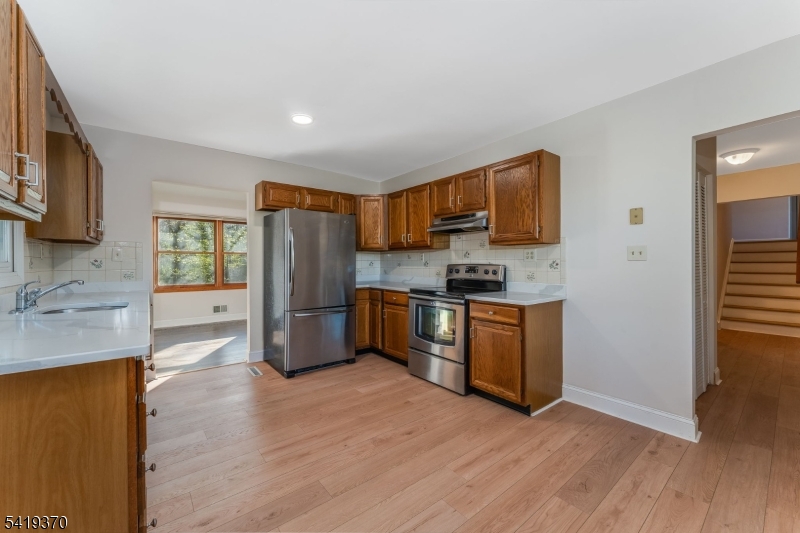 10 Glenn Ave Property Photo 18