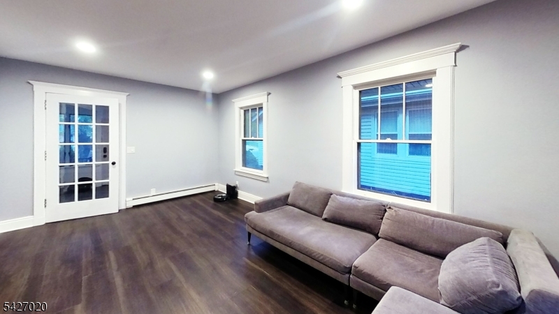 132 Linwood Ave Property Photo 3