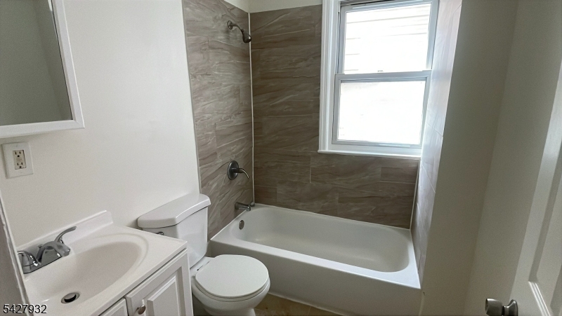 120 S 7th St 2 Property Photo 6