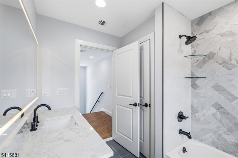 34 Zazzetti St Property Photo 16