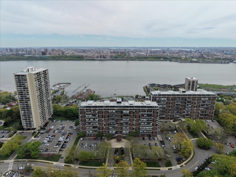2 Horizon Road
