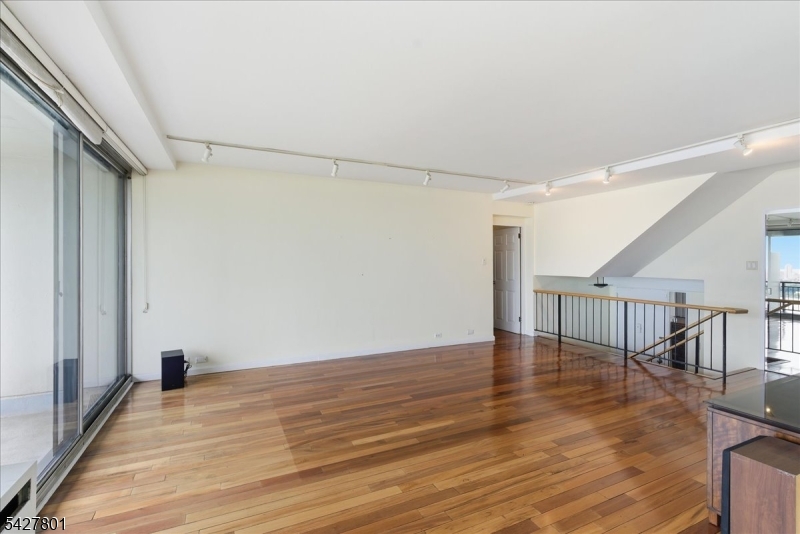2 Horizon Road Property Photo 5