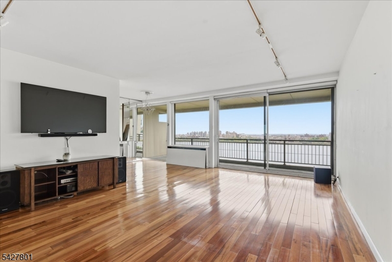 2 Horizon Road Property Photo 7