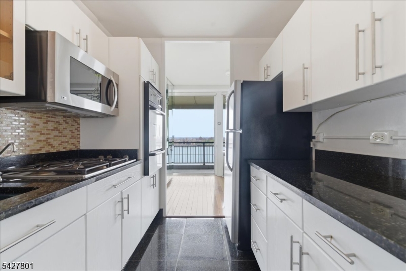 2 Horizon Road Property Photo 10