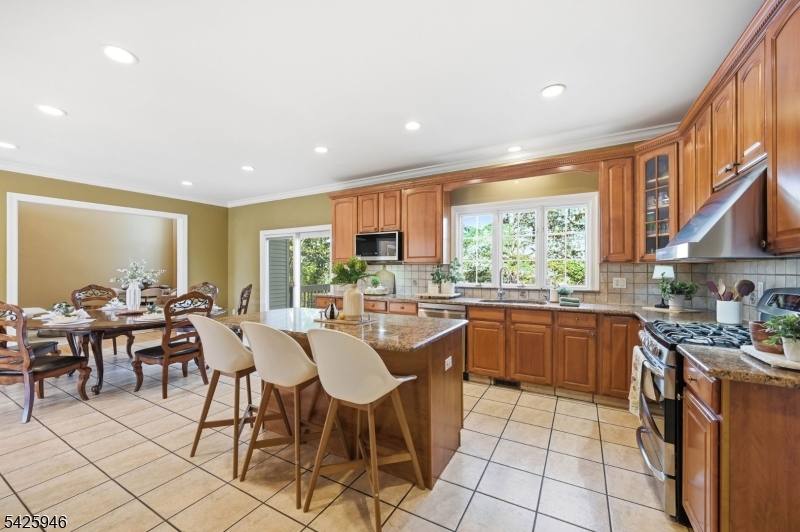56 Burnet Hill Rd Property Photo 10