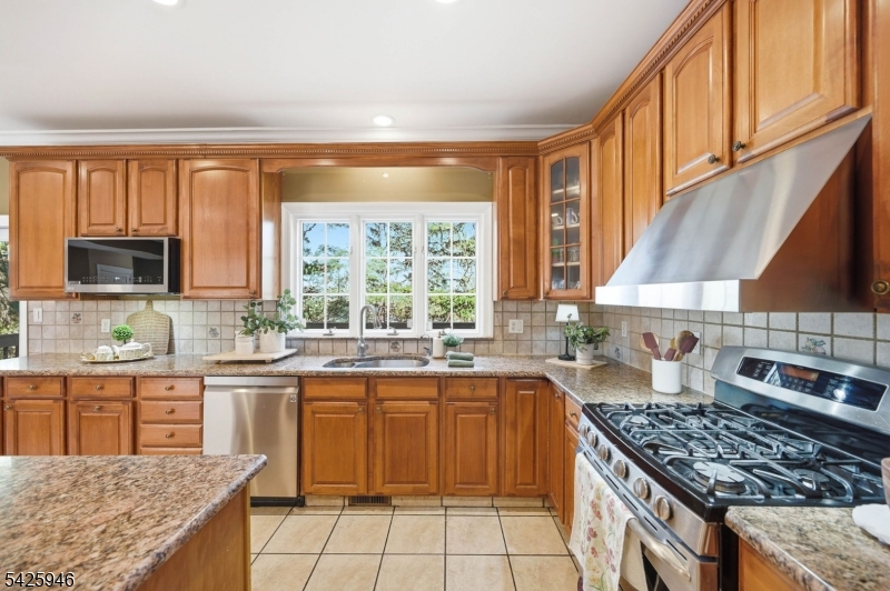 56 Burnet Hill Rd Property Photo 11