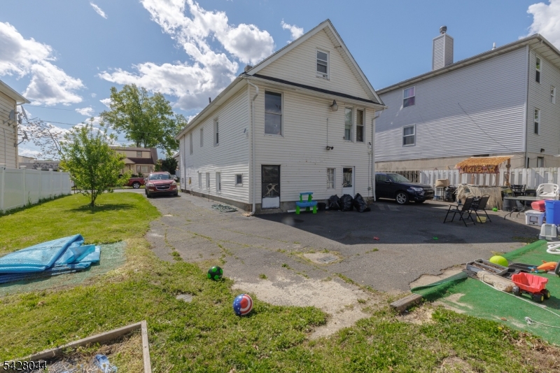 627 Van Buren Ave Property Photo 6