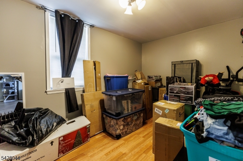 627 Van Buren Ave Property Photo 13