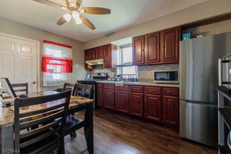 627 Van Buren Ave Property Photo 15