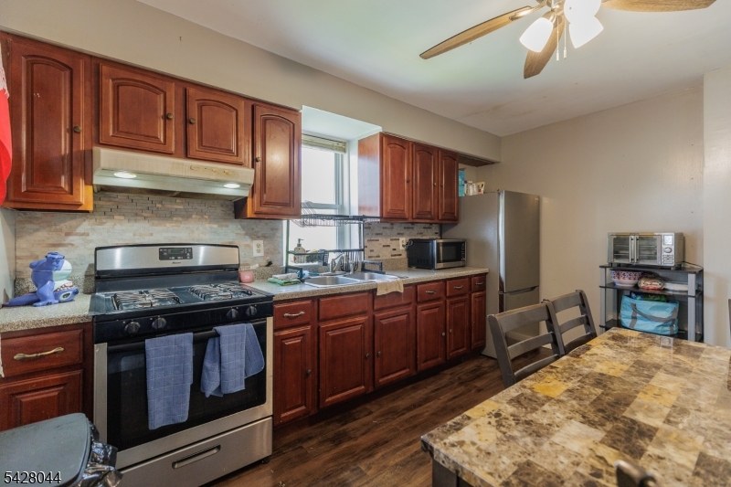 627 Van Buren Ave Property Photo 16
