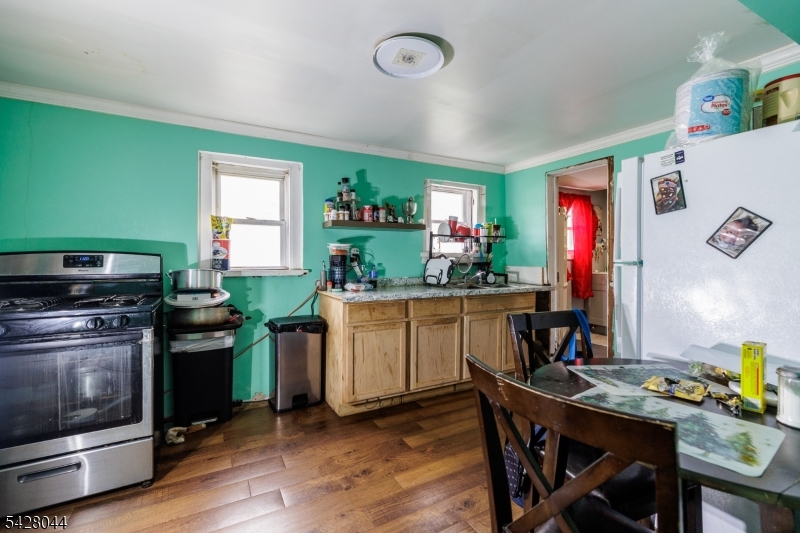 627 Van Buren Ave Property Photo 31