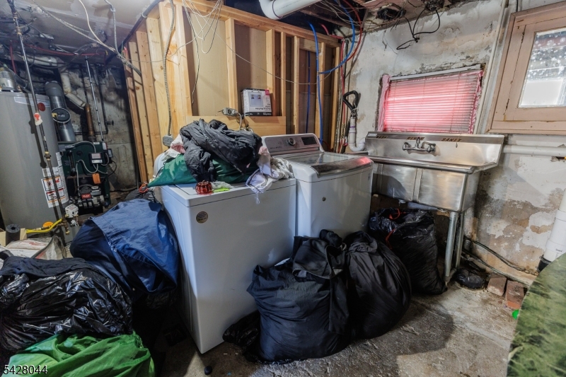 627 Van Buren Ave Property Photo 35
