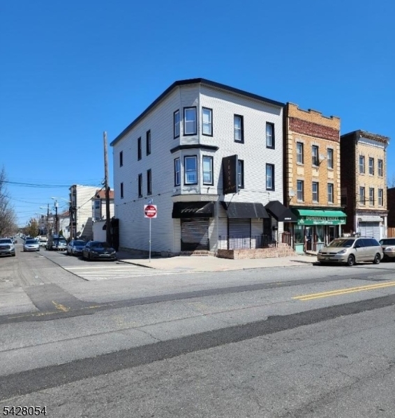 415 Central Ave Property Photo 1