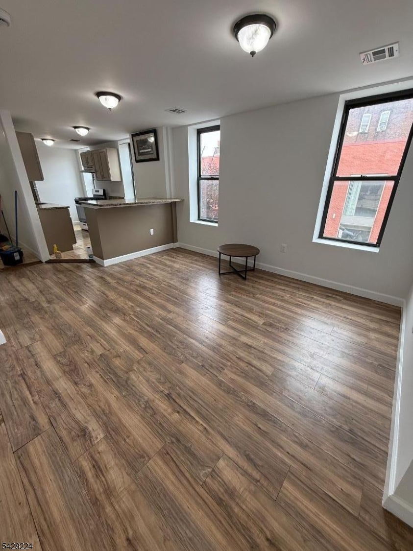 182 Ferry St 2f Property Photo 2