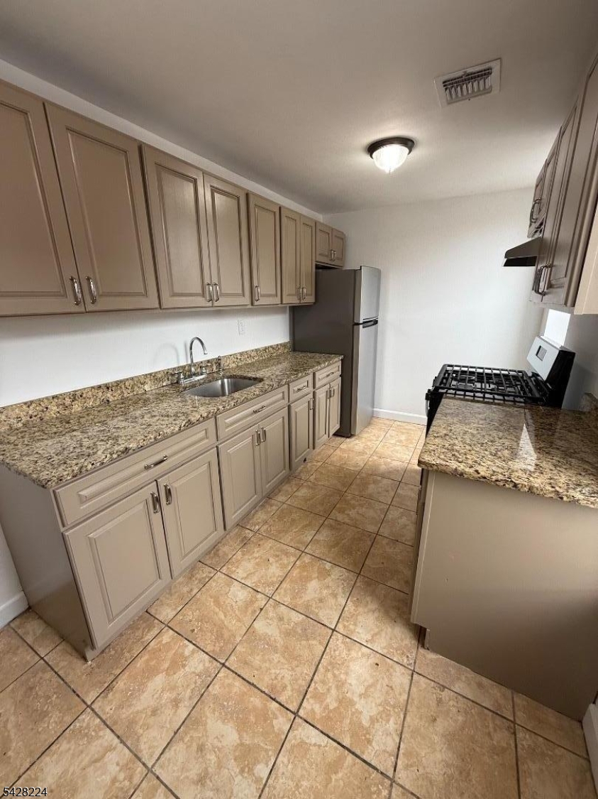 182 Ferry St 2f Property Photo 6
