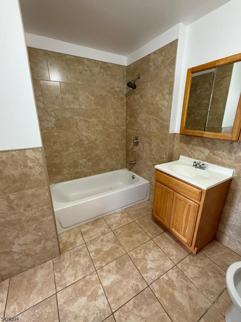 182 Ferry St 2f Property Photo 9