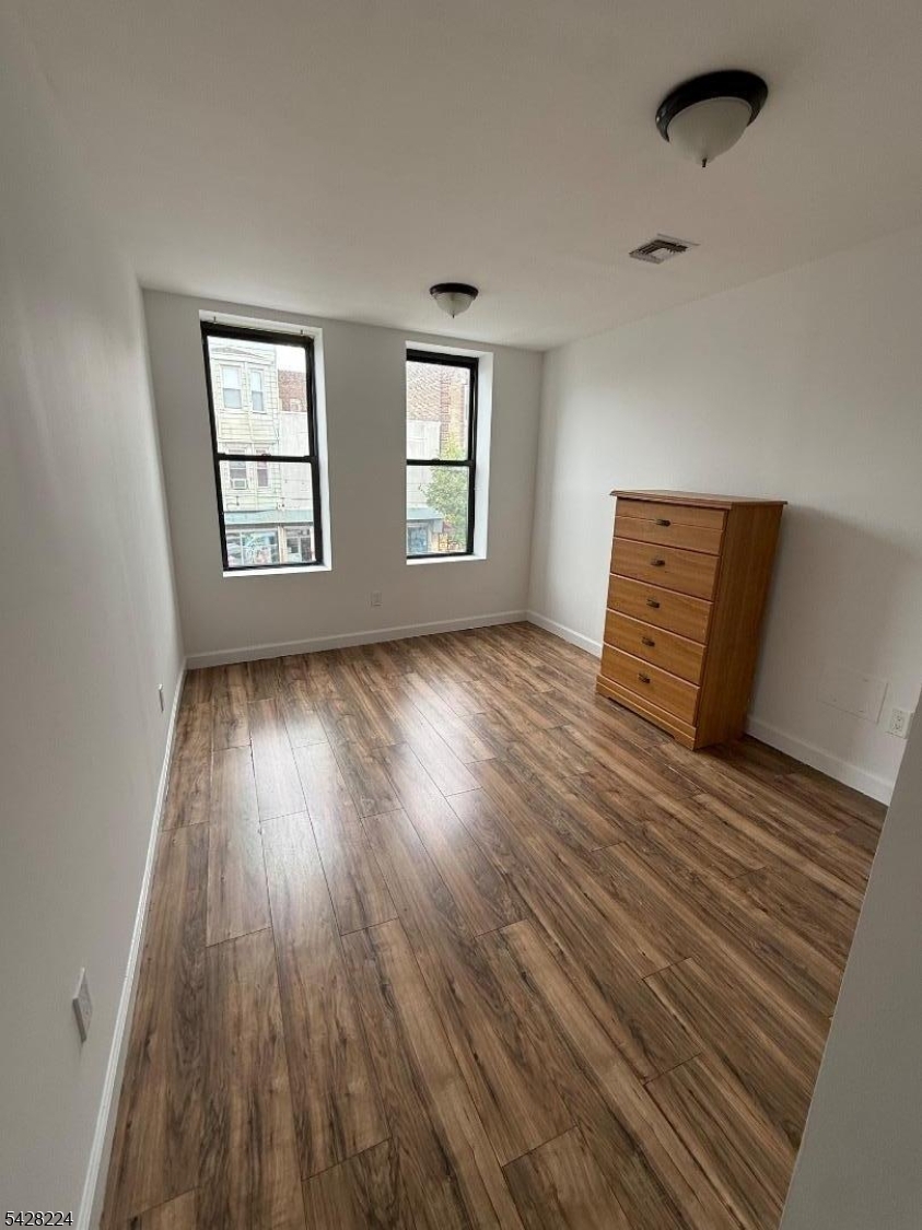 182 Ferry St 2f Property Photo 11