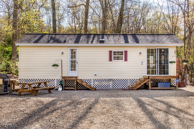 131 Sycamore Village Property Photo 2