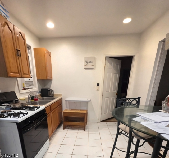 93 Raymond Ave Property Photo 2
